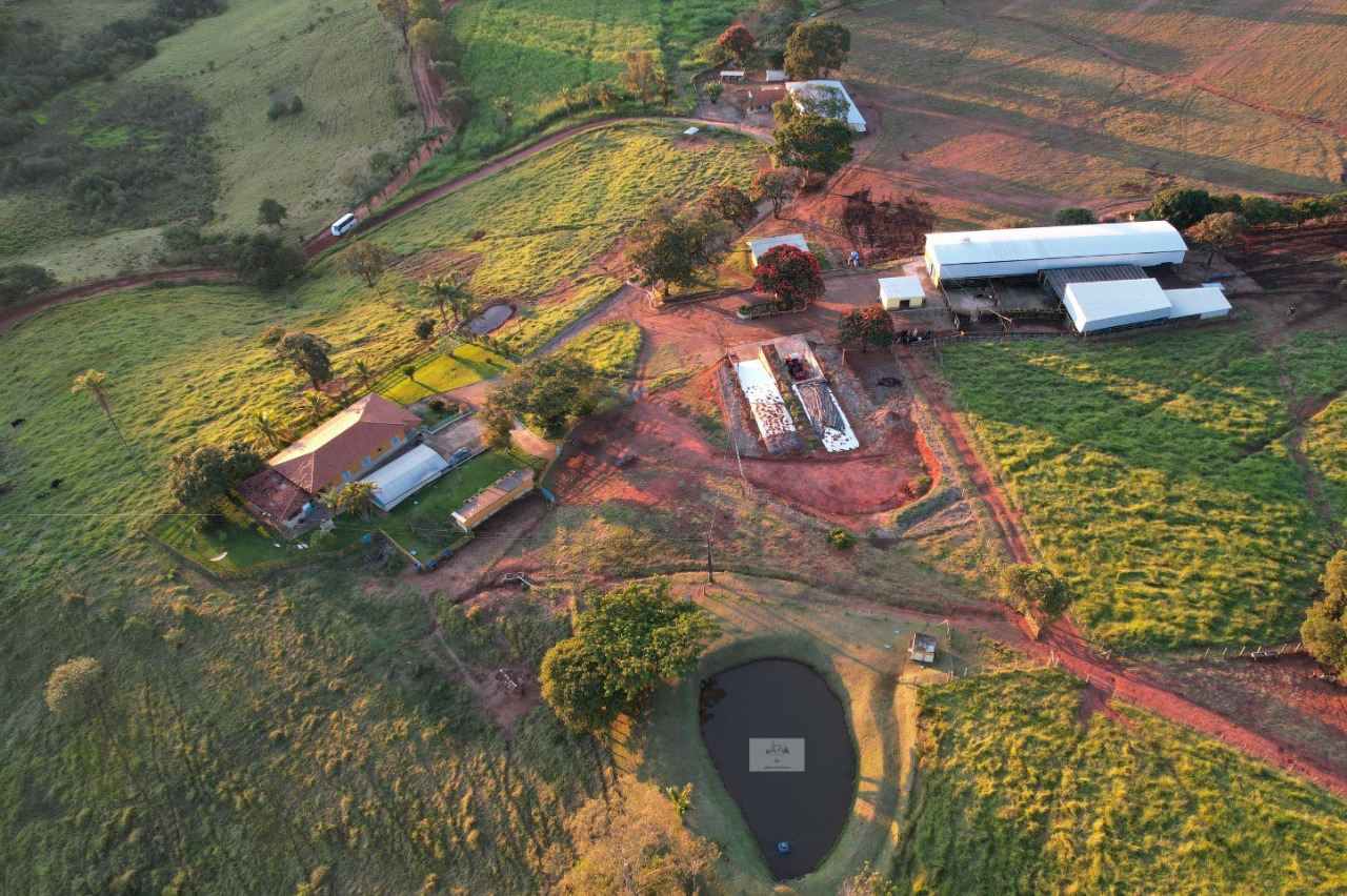 Chácara à venda com 6 quartos, 1280000m² - Foto 1