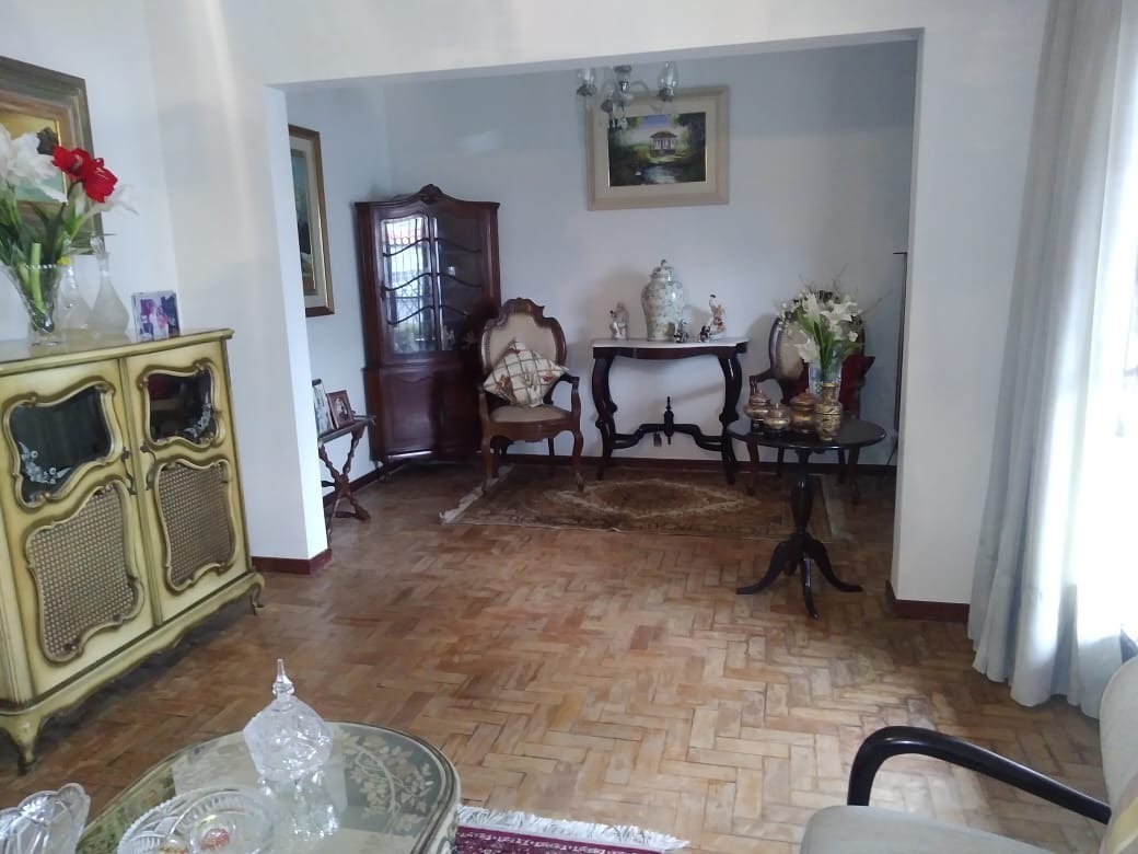 Casa à venda com 4 quartos, 150m² - Foto 1