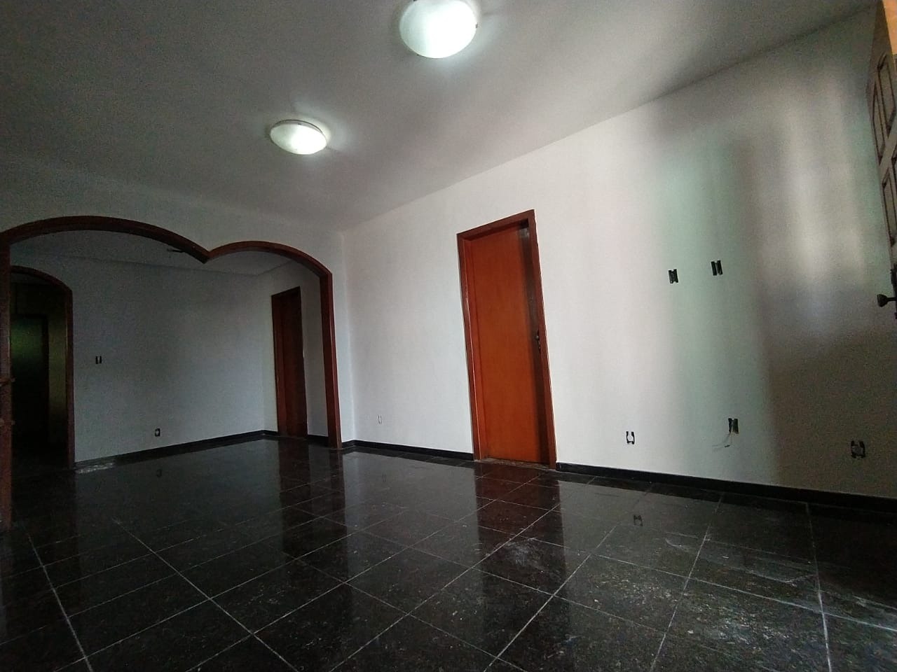 Casa à venda com 3 quartos, 300m² - Foto 15