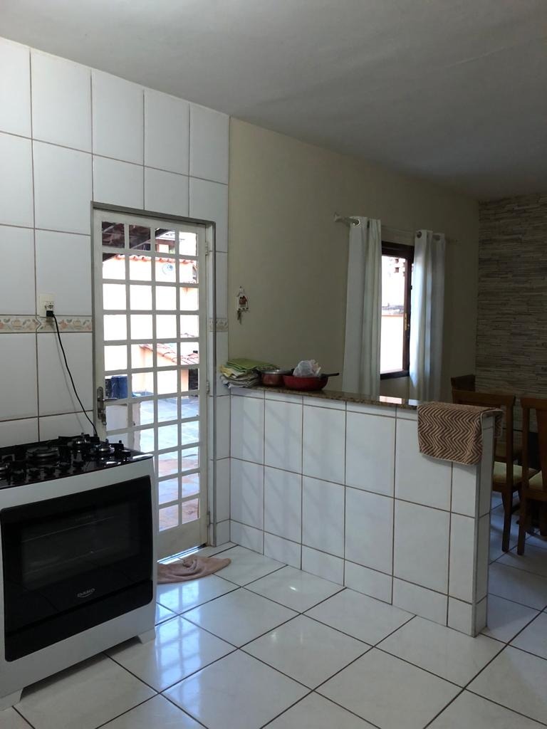 Casa à venda com 3 quartos, 200m² - Foto 3