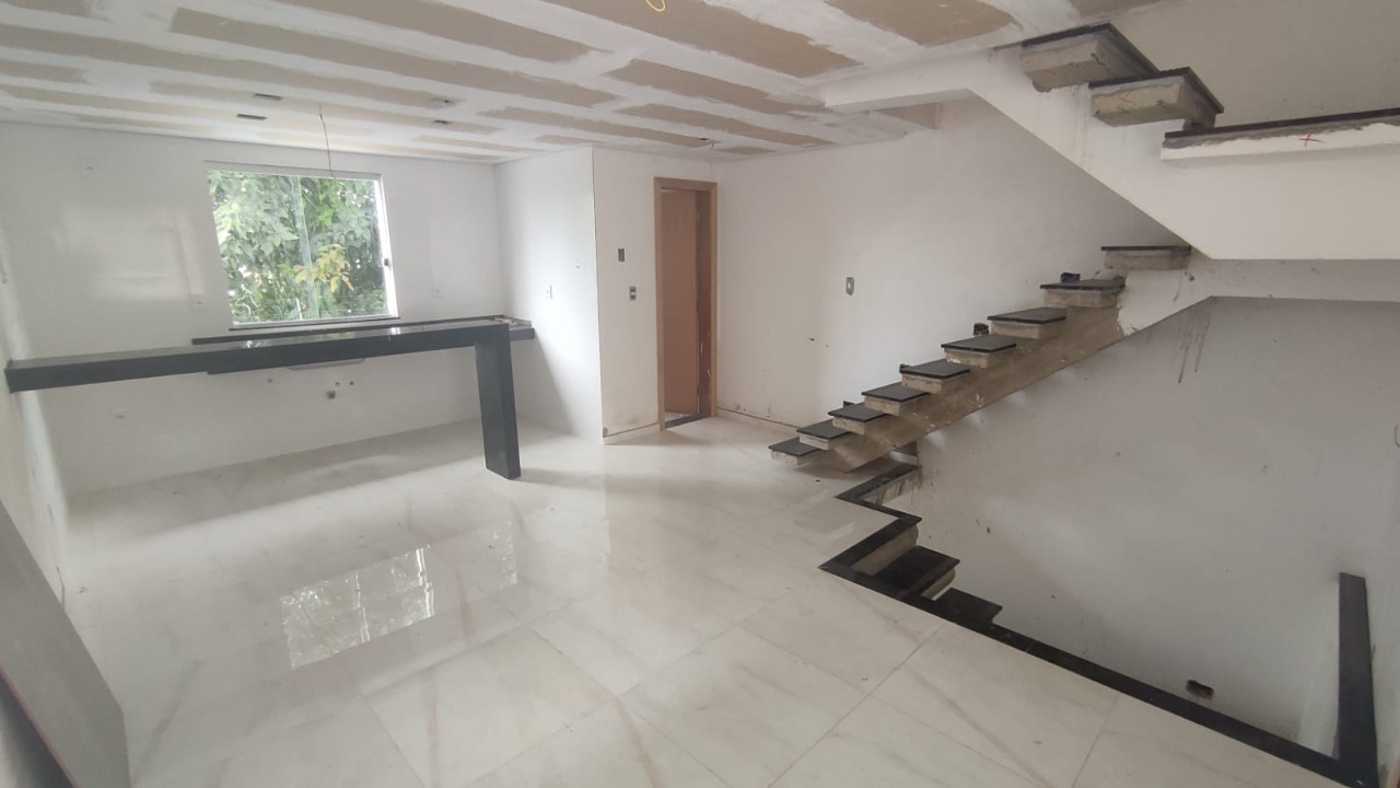 Casa à venda com 3 quartos, 145m² - Foto 2