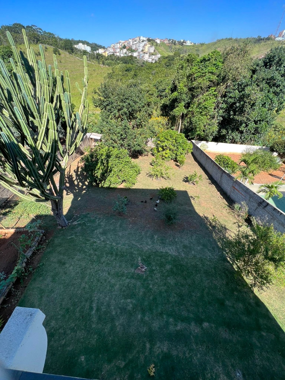 Casa à venda com 6 quartos, 380m² - Foto 1