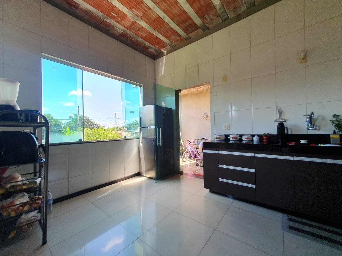 Casa à venda com 3 quartos, 490m² - Foto 1