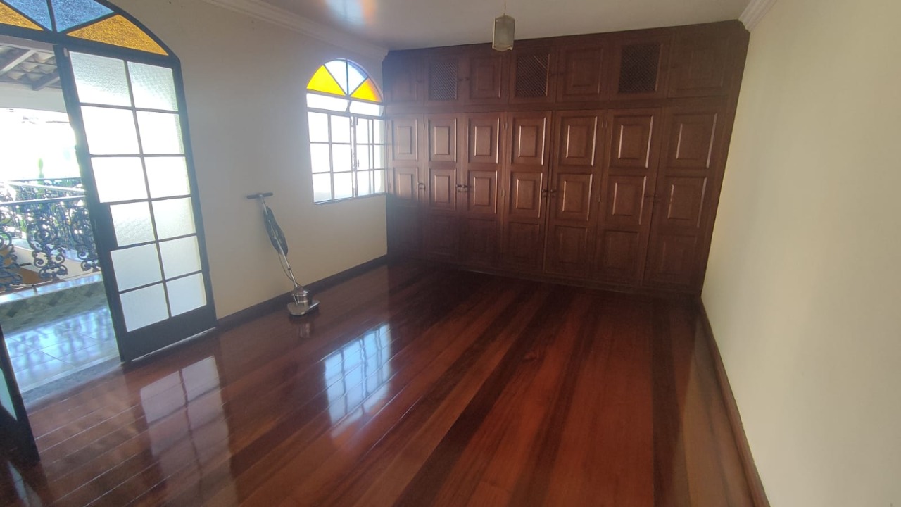 Casa à venda com 4 quartos, 285m² - Foto 25