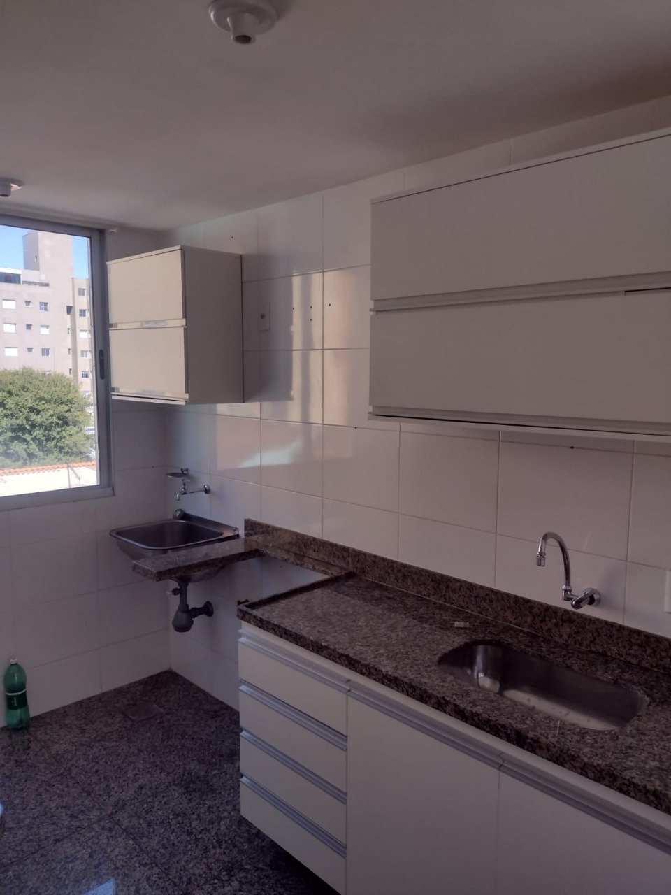 Apartamento à venda com 2 quartos, 70m² - Foto 2