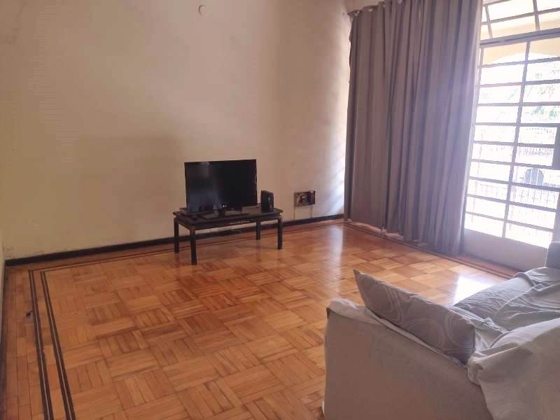 Casa à venda com 3 quartos, 300m² - Foto 1