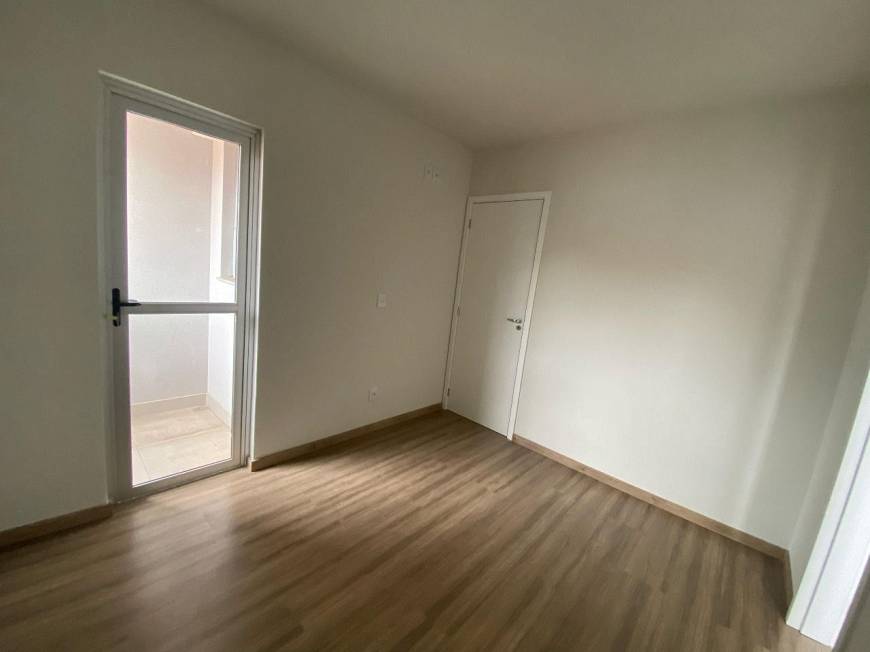 Apartamento à venda com 2 quartos, 75m² - Foto 3