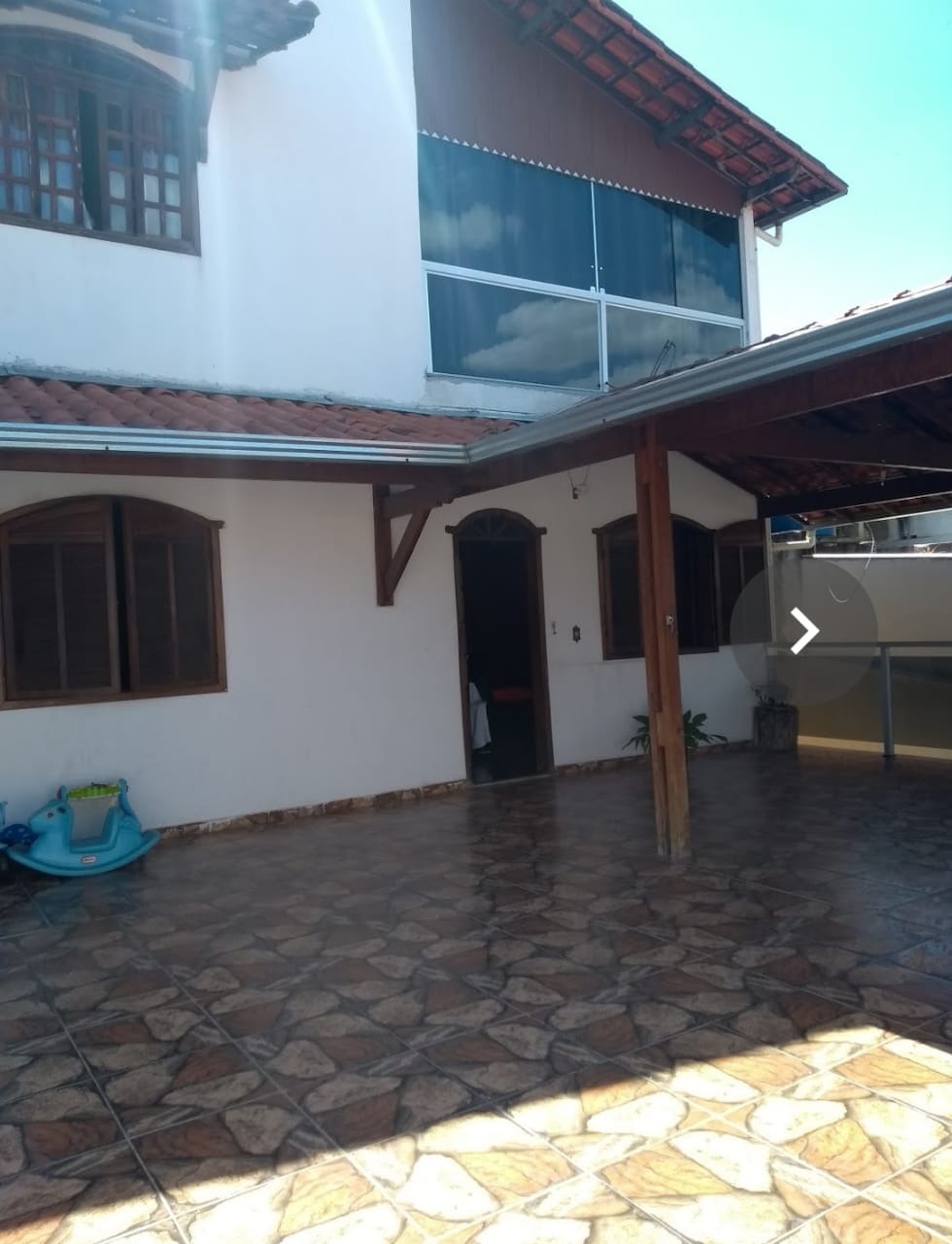 Casa à venda com 4 quartos, 338m² - Foto 1