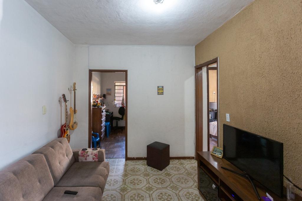 Casa à venda com 8 quartos, 380m² - Foto 1