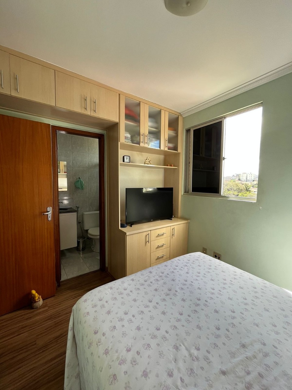 Apartamento à venda com 2 quartos, 75m² - Foto 2