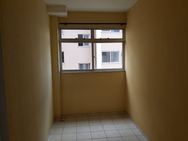 Apartamento à venda com 3 quartos, 79m² - Foto 2