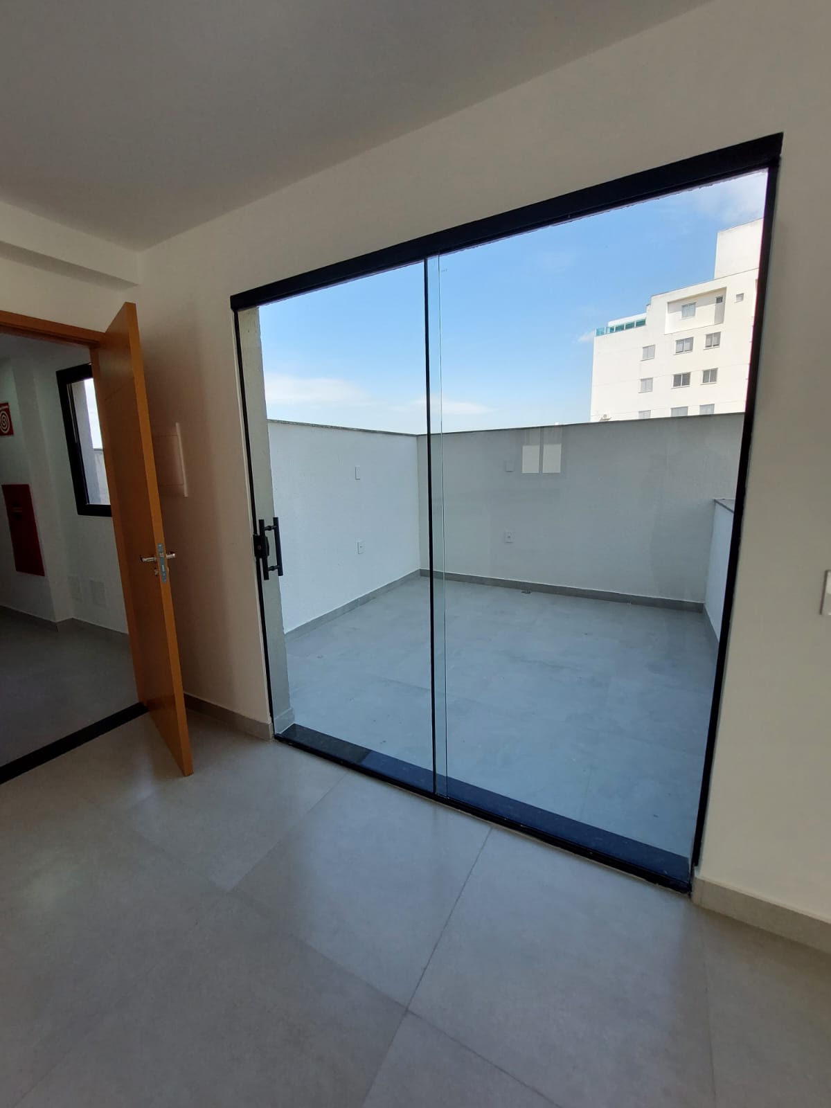 Apartamento à venda com 2 quartos, 116m² - Foto 2