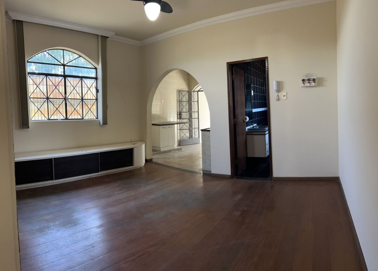 Casa à venda com 5 quartos, 179m² - Foto 6