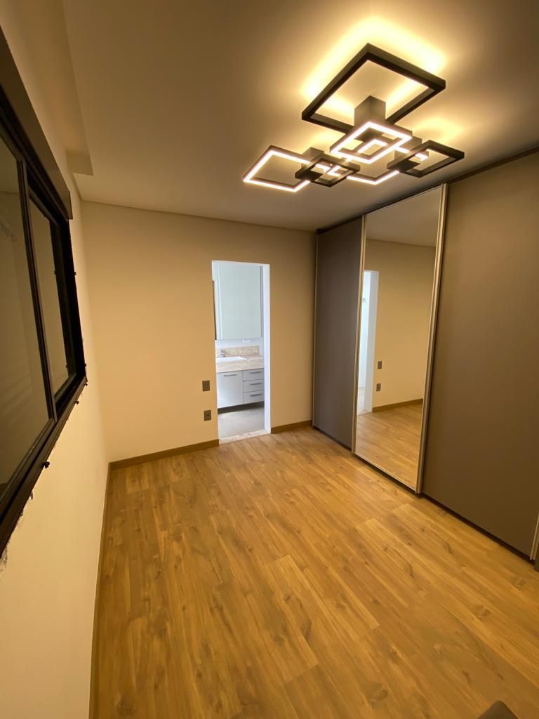 Apartamento à venda com 4 quartos, 205m² - Foto 2