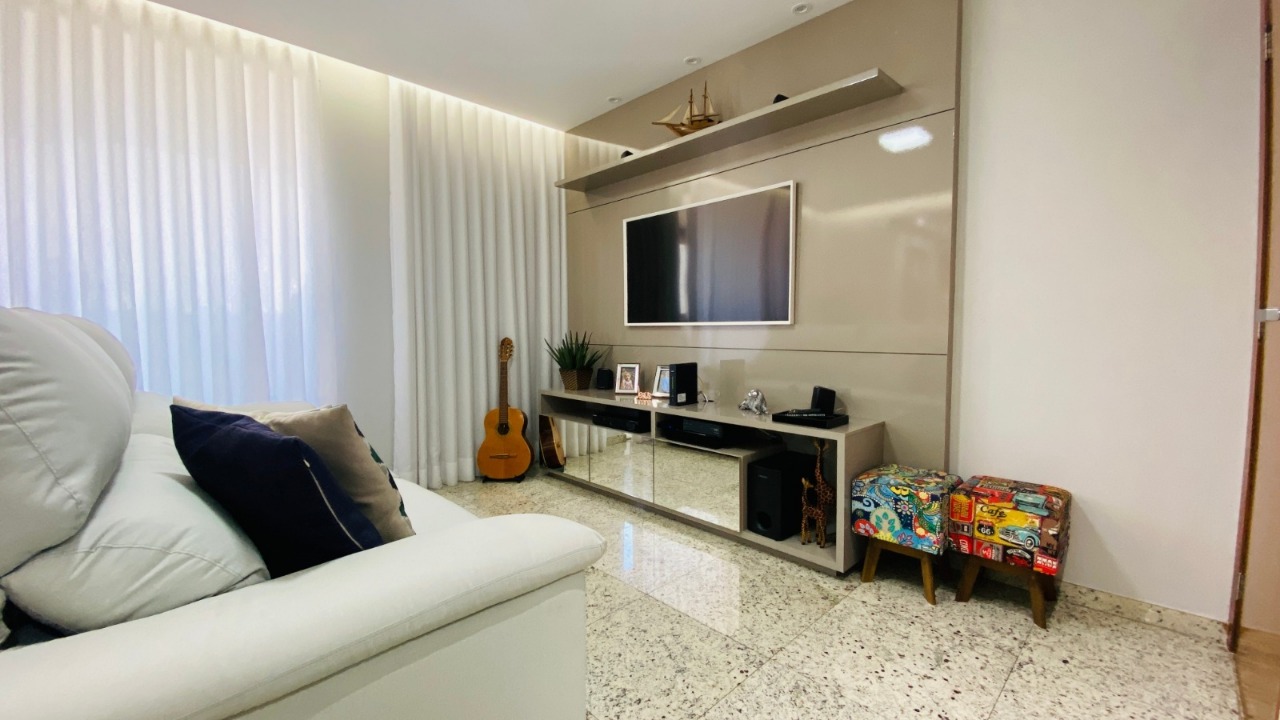 Apartamento à venda com 3 quartos, 135m² - Foto 1