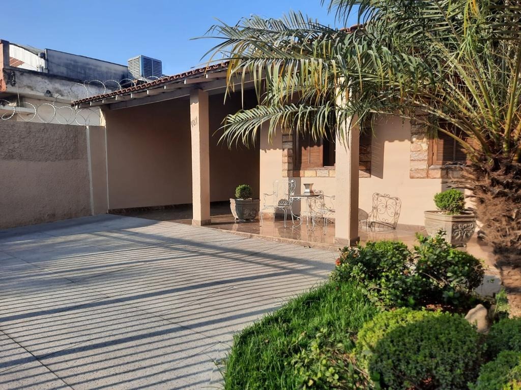 Casa à venda com 3 quartos, 450m² - Foto 2