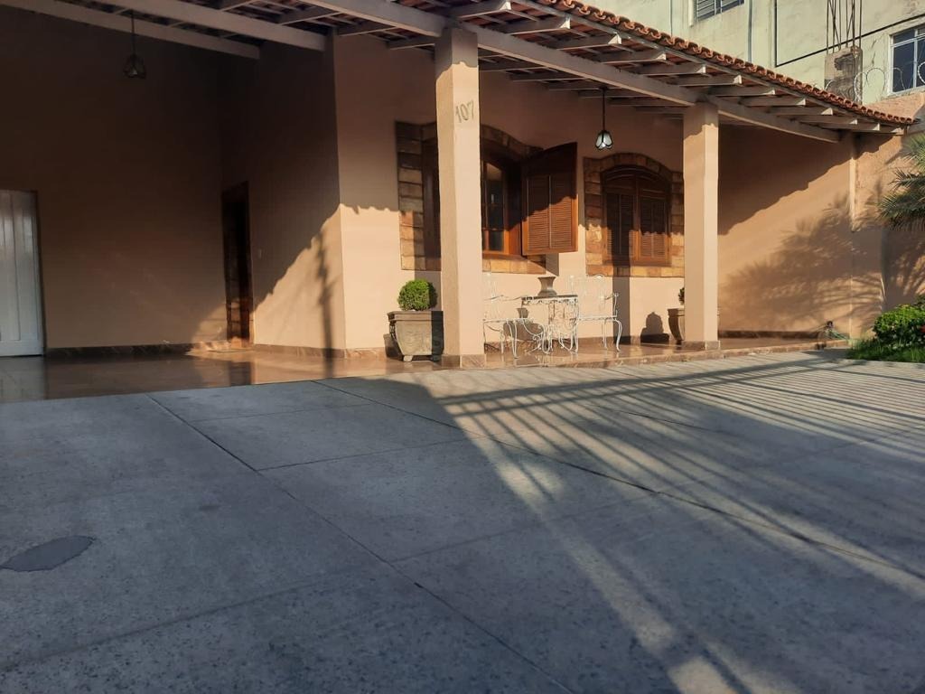 Casa à venda com 3 quartos, 450m² - Foto 4