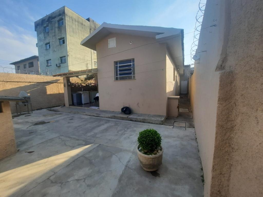 Casa à venda com 3 quartos, 450m² - Foto 15