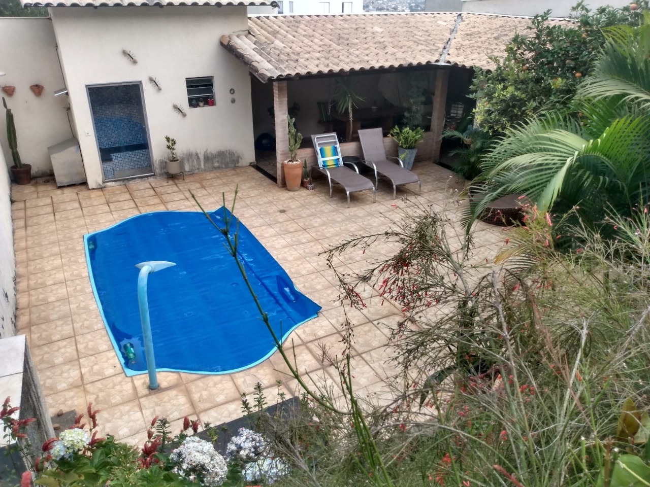 Casa à venda com 3 quartos, 370m² - Foto 1