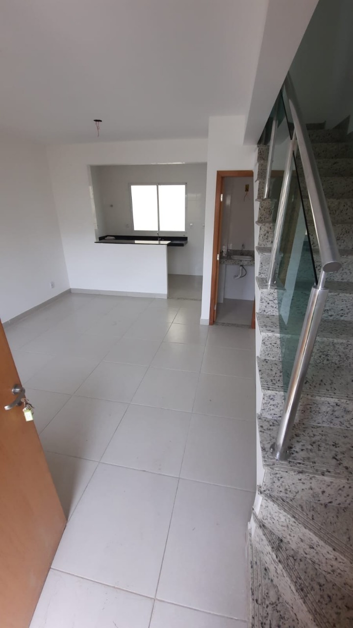 Casa à venda com 2 quartos, 72m² - Foto 3