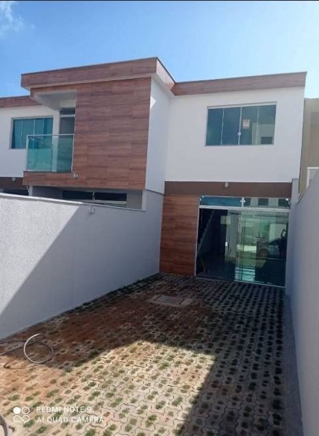 Casa à venda com 3 quartos, 120m² - Foto 1