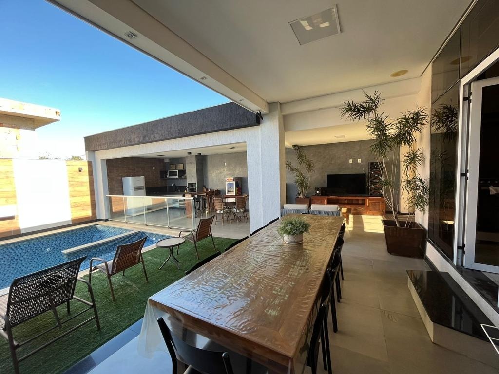 Casa à venda com 4 quartos, 365m² - Foto 1