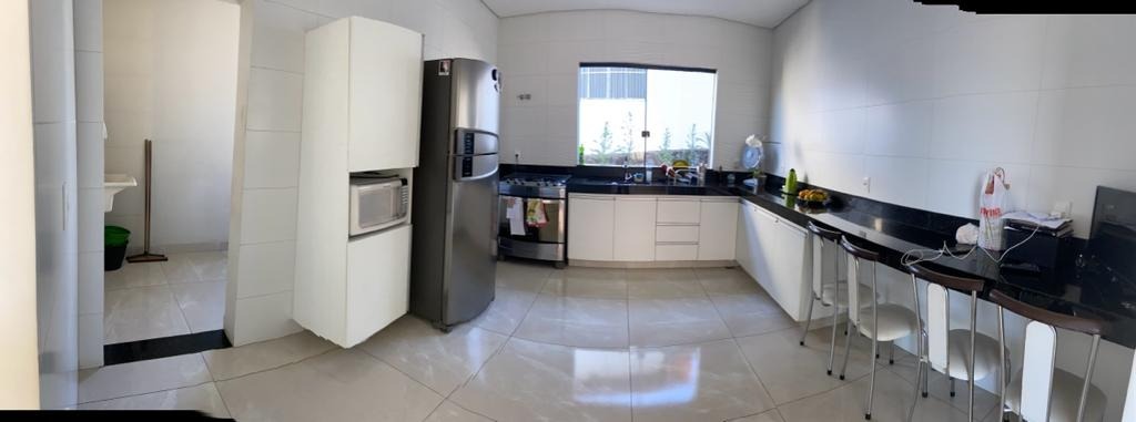 Casa à venda com 5 quartos, 300m² - Foto 2