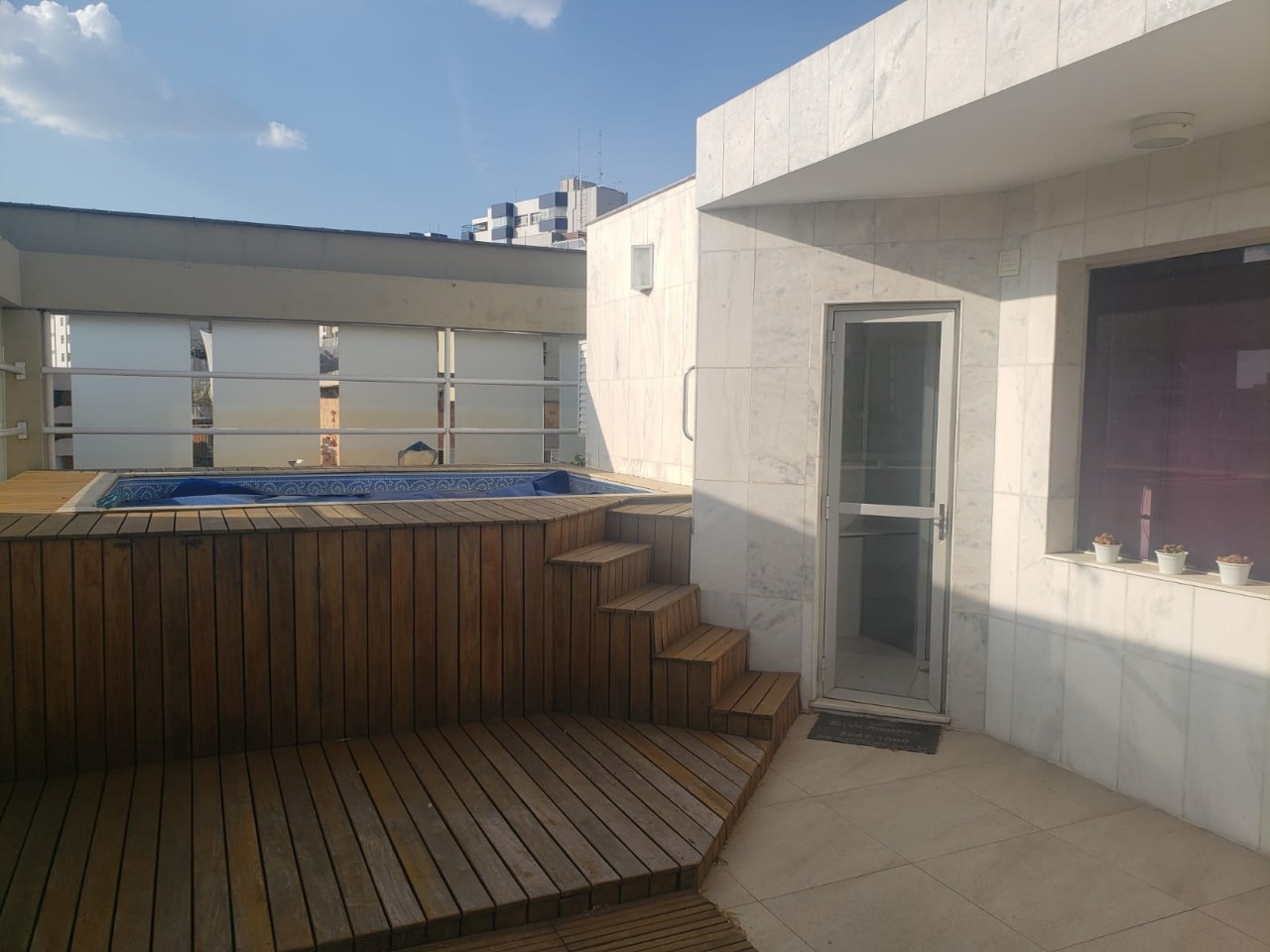 Cobertura à venda com 4 quartos, 300m² - Foto 1