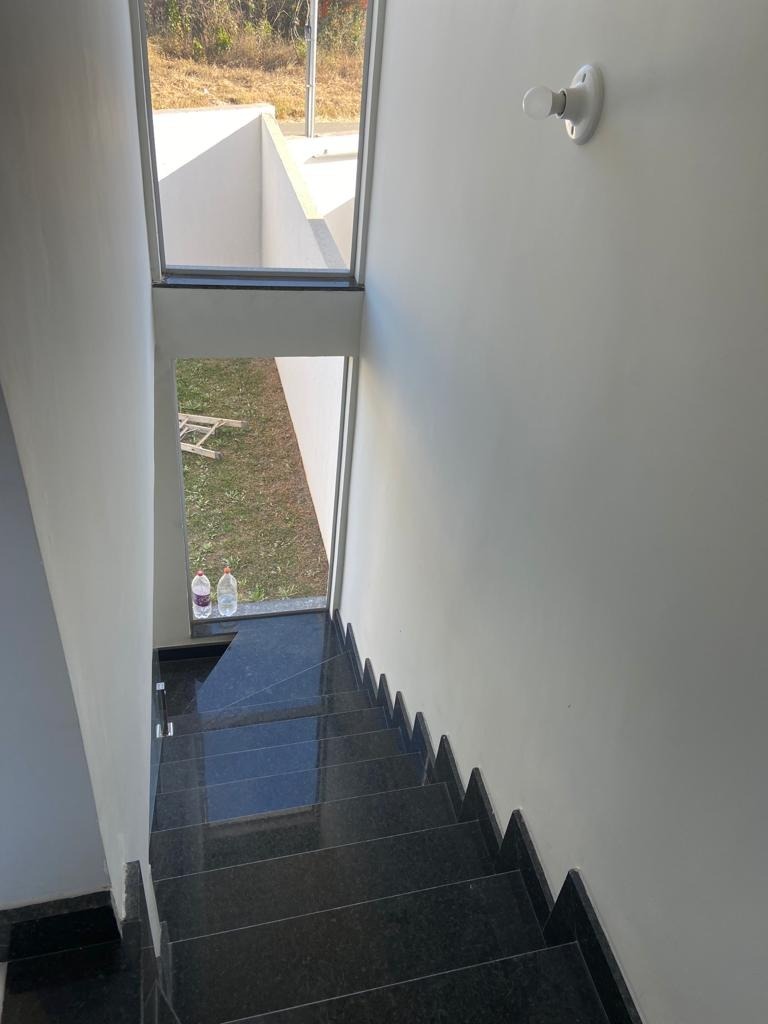 Casa à venda com 2 quartos, 90m² - Foto 2