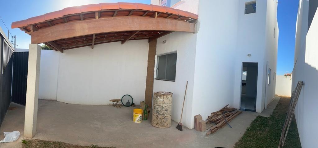 Casa à venda com 2 quartos, 90m² - Foto 2