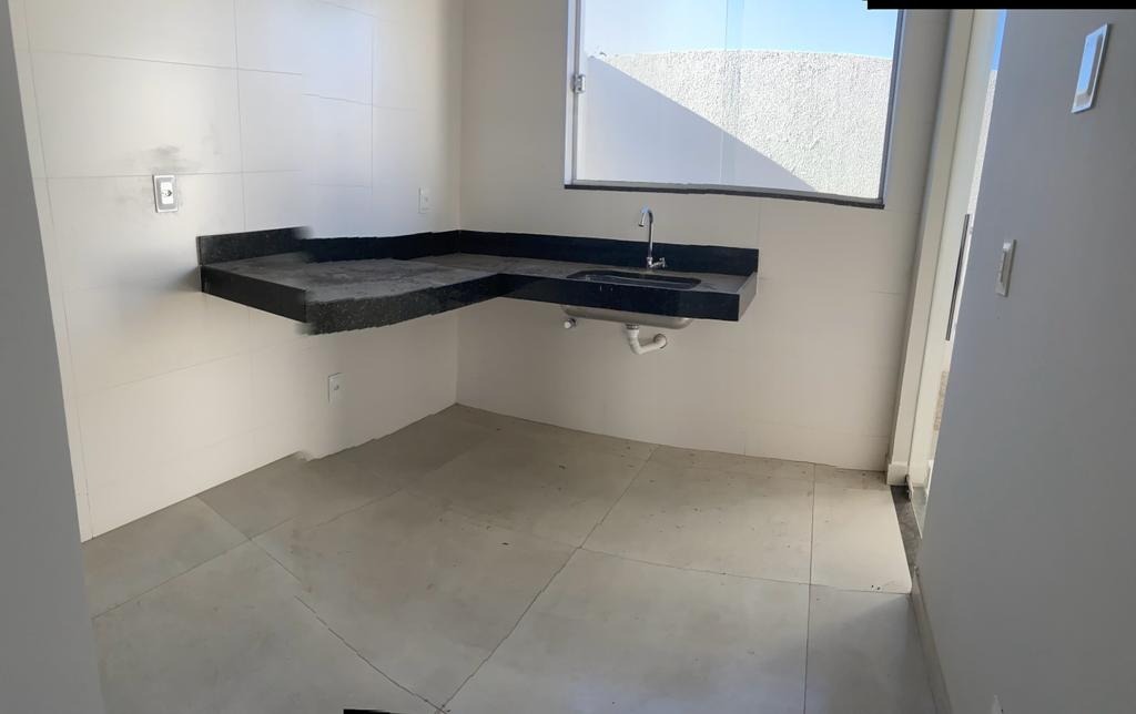 Casa à venda com 2 quartos, 90m² - Foto 3