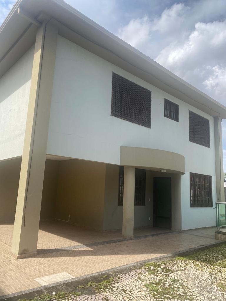 Casa à venda com 4 quartos, 200m² - Foto 2