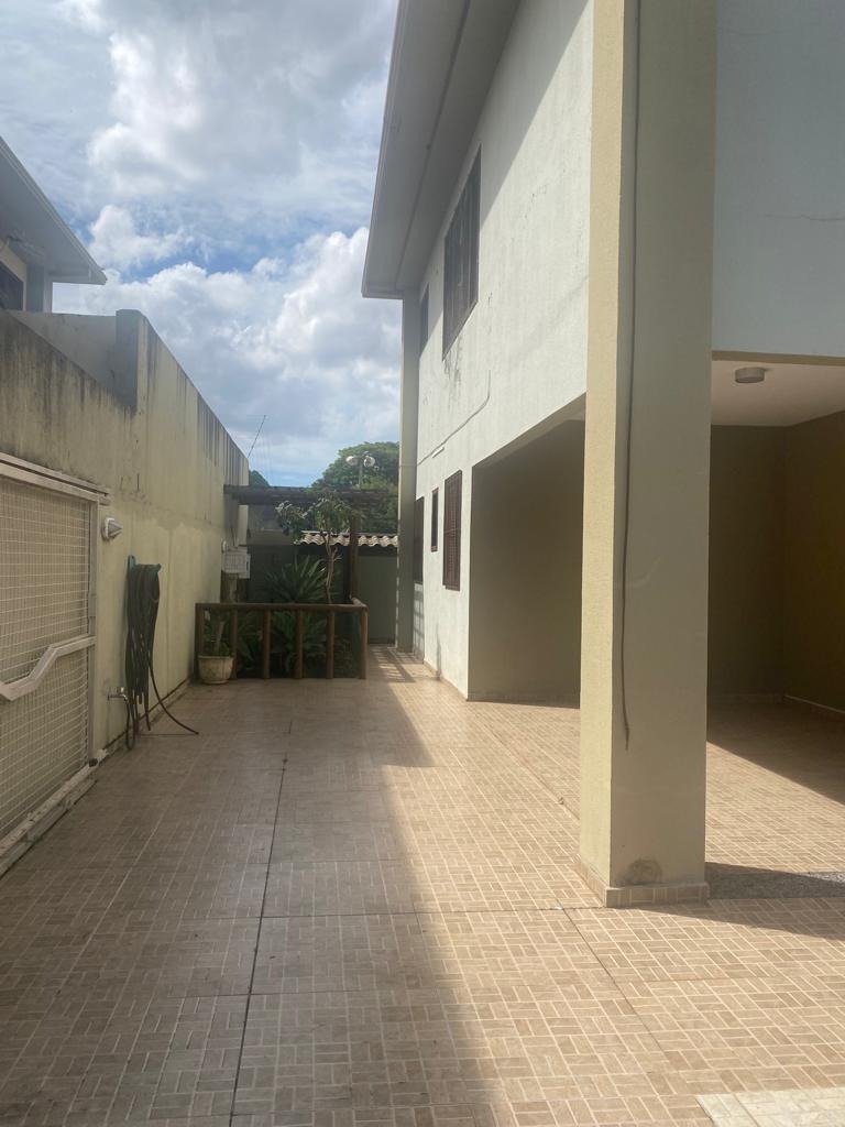 Casa à venda com 4 quartos, 200m² - Foto 3