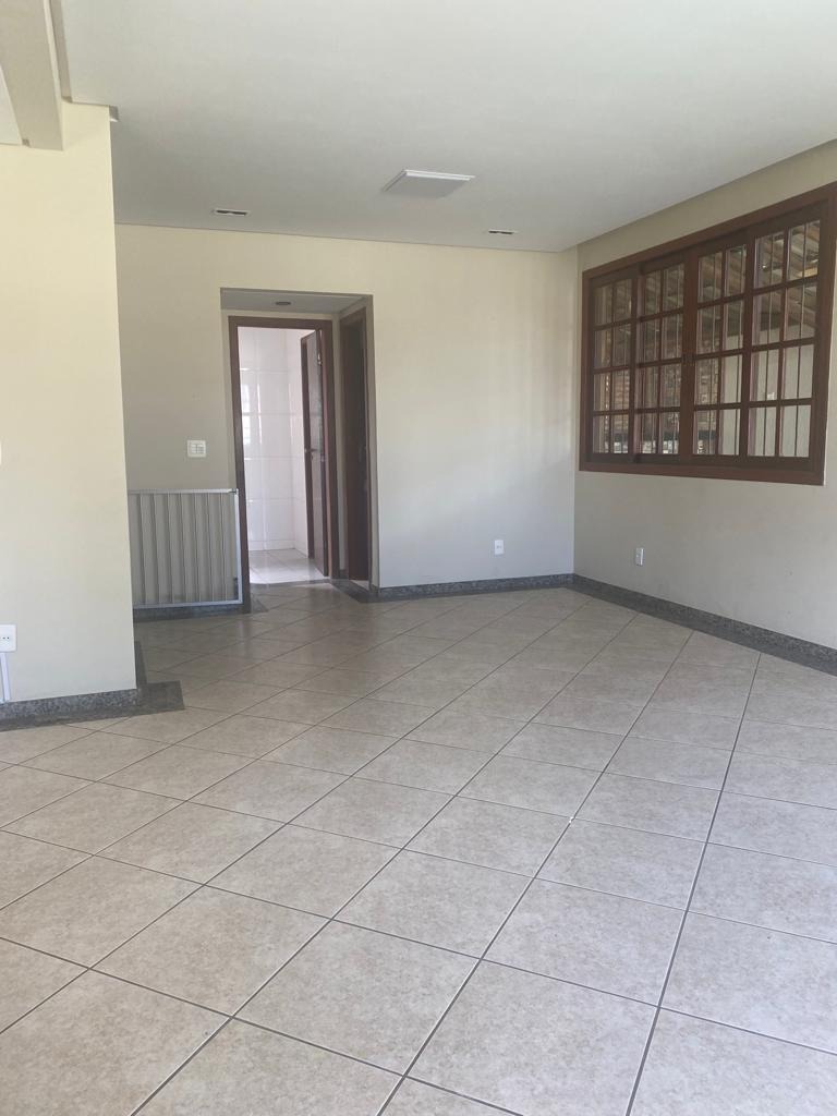 Casa à venda com 4 quartos, 200m² - Foto 4