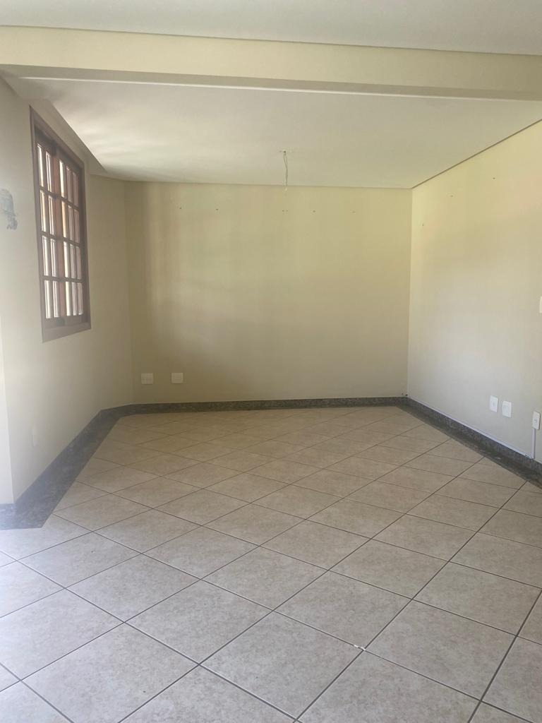 Casa à venda com 4 quartos, 200m² - Foto 5