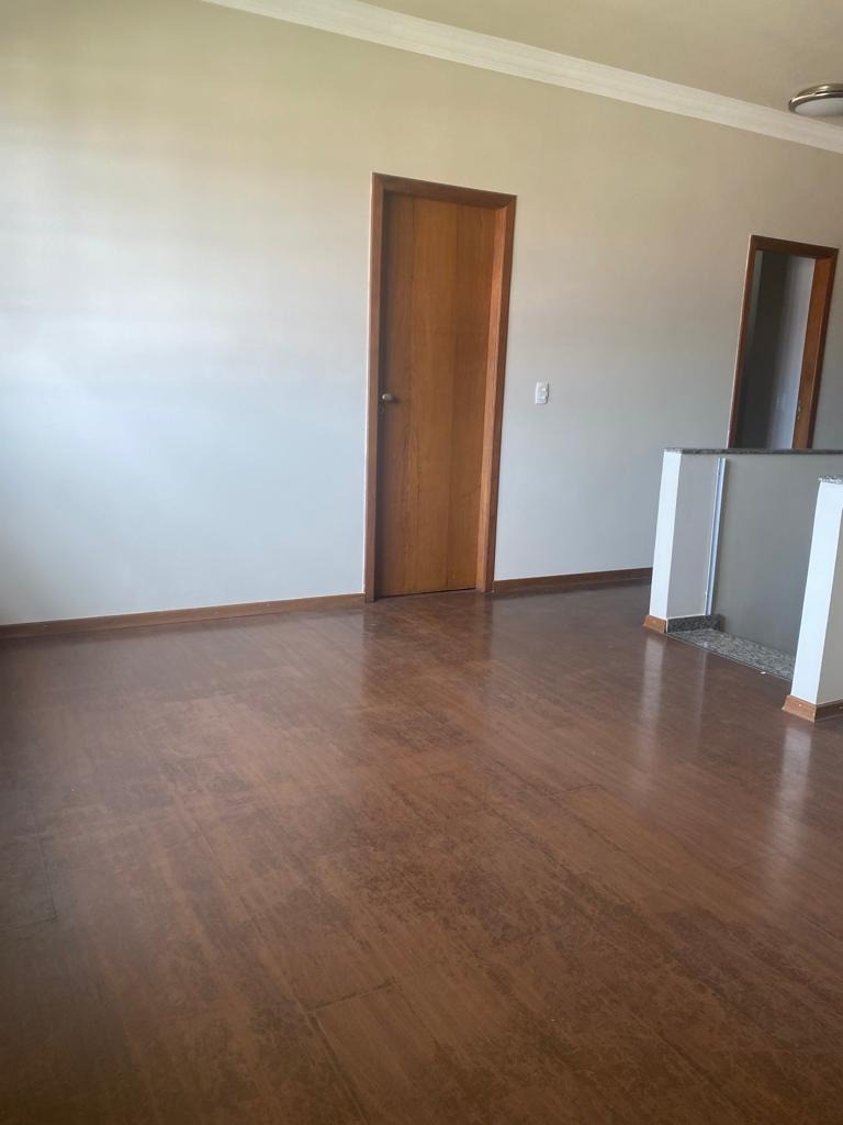 Casa à venda com 4 quartos, 200m² - Foto 15