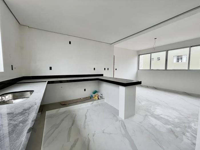 Apartamento à venda com 4 quartos, 135m² - Foto 1