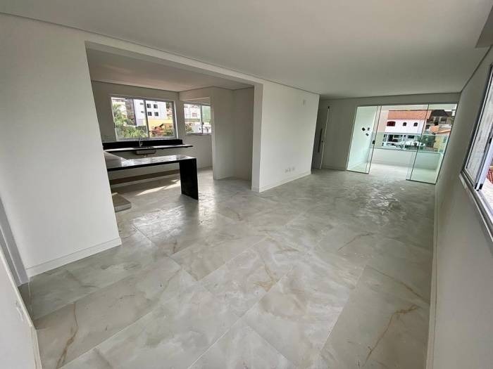 Apartamento à venda com 4 quartos, 135m² - Foto 2