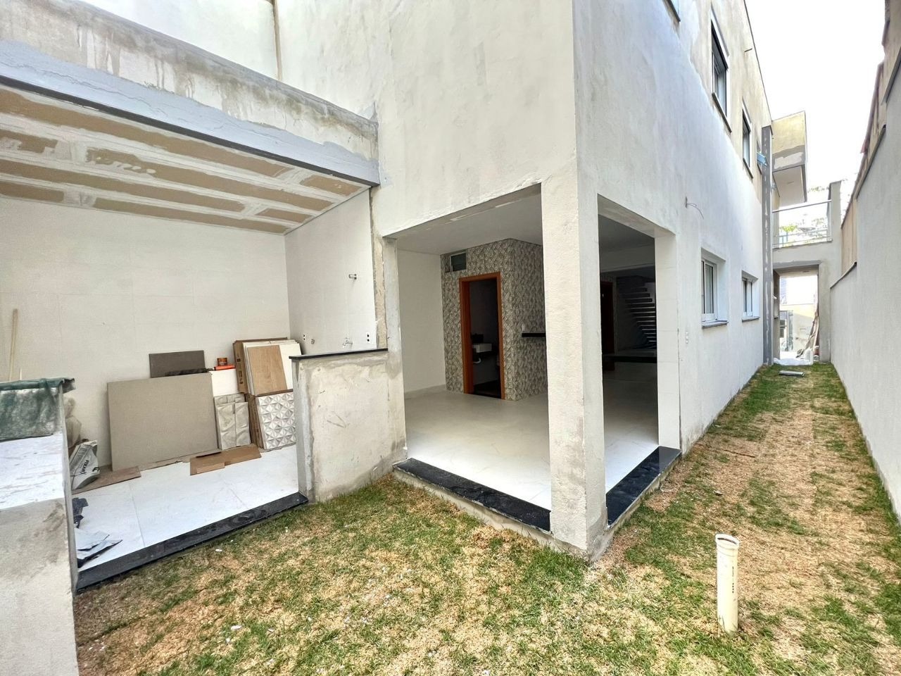 Casa à venda com 4 quartos, 187m² - Foto 2