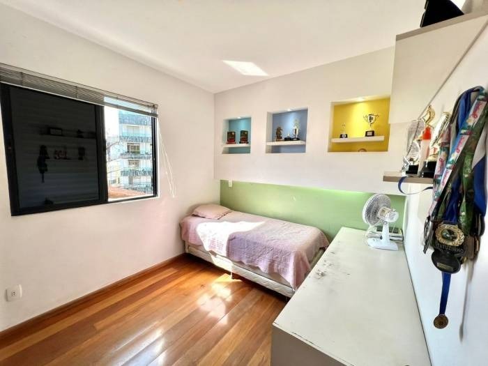 Apartamento à venda com 4 quartos, 135m² - Foto 2