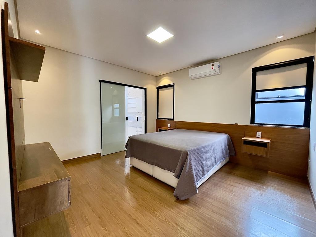 Casa à venda com 4 quartos, 332m² - Foto 18