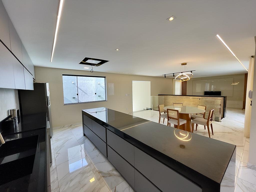 Casa à venda com 4 quartos, 332m² - Foto 14