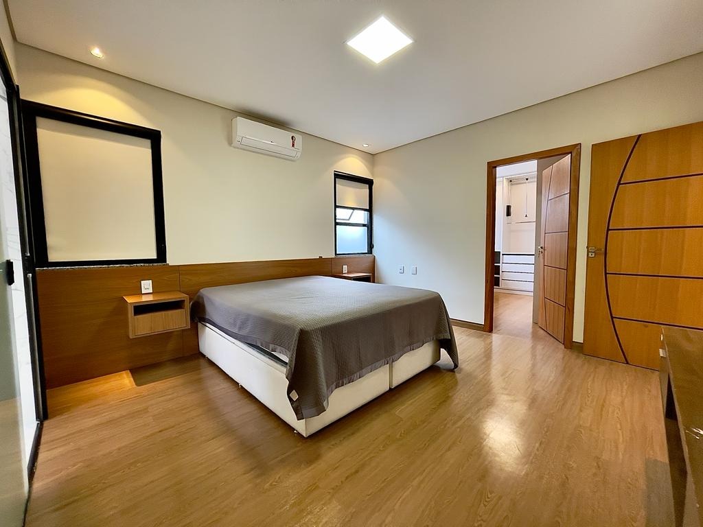 Casa à venda com 4 quartos, 332m² - Foto 17