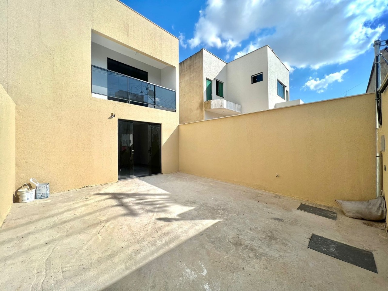 Casa à venda com 3 quartos, 250m² - Foto 2