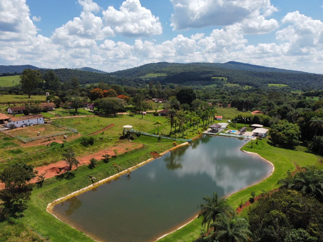 Chácara à venda com 3 quartos, 200m² - Foto 3