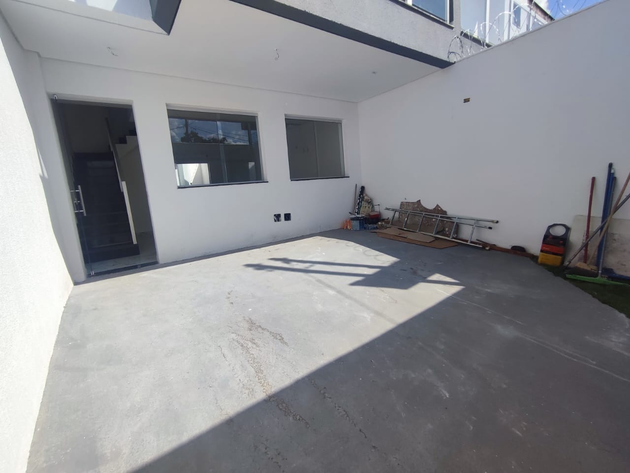 Casa à venda com 3 quartos, 155m² - Foto 1