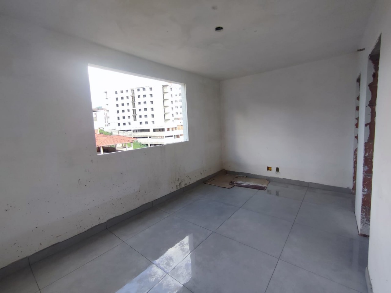 Apartamento à venda com 3 quartos, 83m² - Foto 2