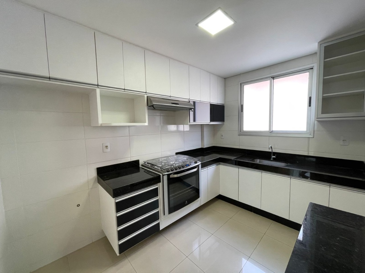 Apartamento à venda com 3 quartos, 95m² - Foto 11