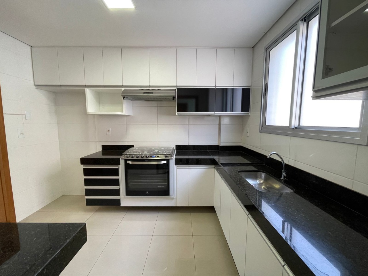 Apartamento à venda com 3 quartos, 95m² - Foto 12