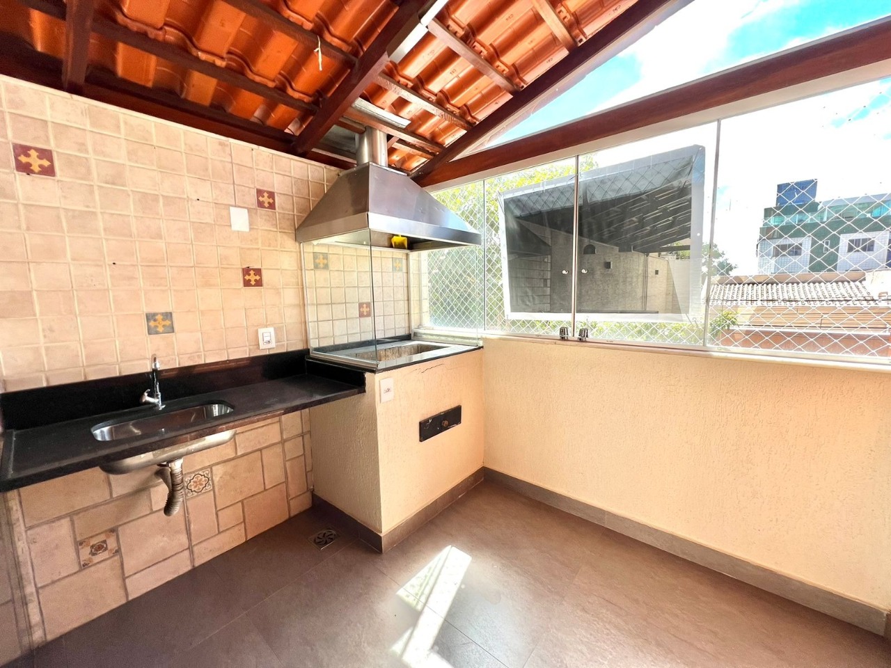 Apartamento à venda com 3 quartos, 135m² - Foto 2